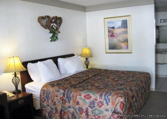 Rodeway Inn Delta Exterior photo